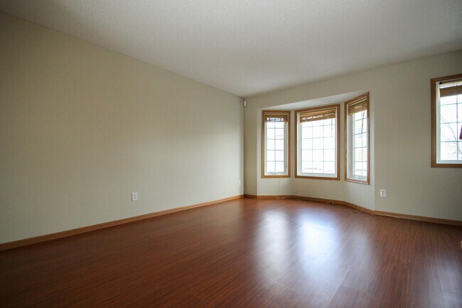 Building Photo - 4826 Elm Dr N