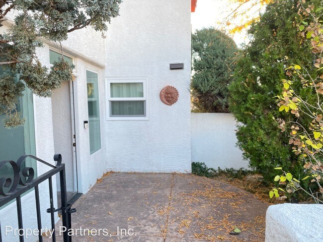 Foto del edificio - 11125 Briarwood Terrace NE