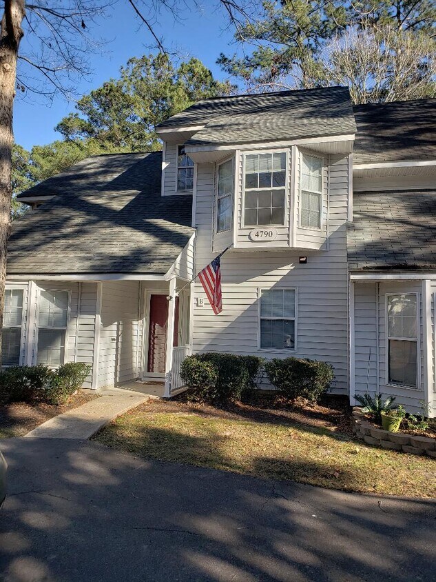 Foto principal - 4790 Champion Way