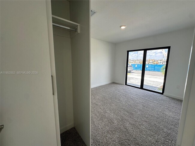 Foto del edificio - 232 NW 13th Ct