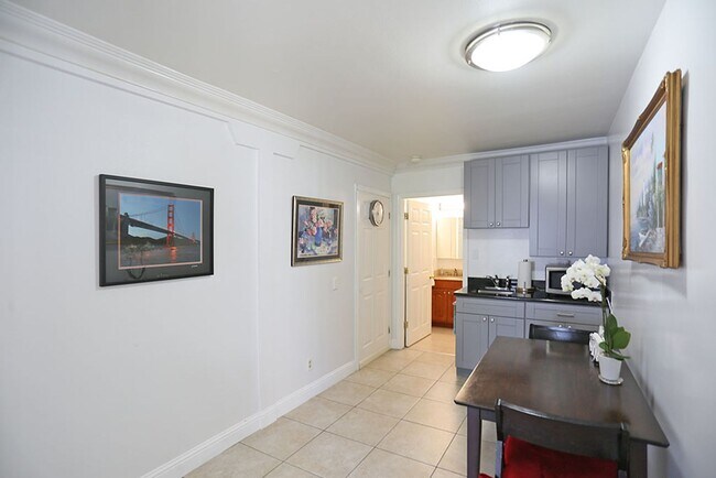 Building Photo - Ground floor 1BR/1BA in the Inner Richmond...