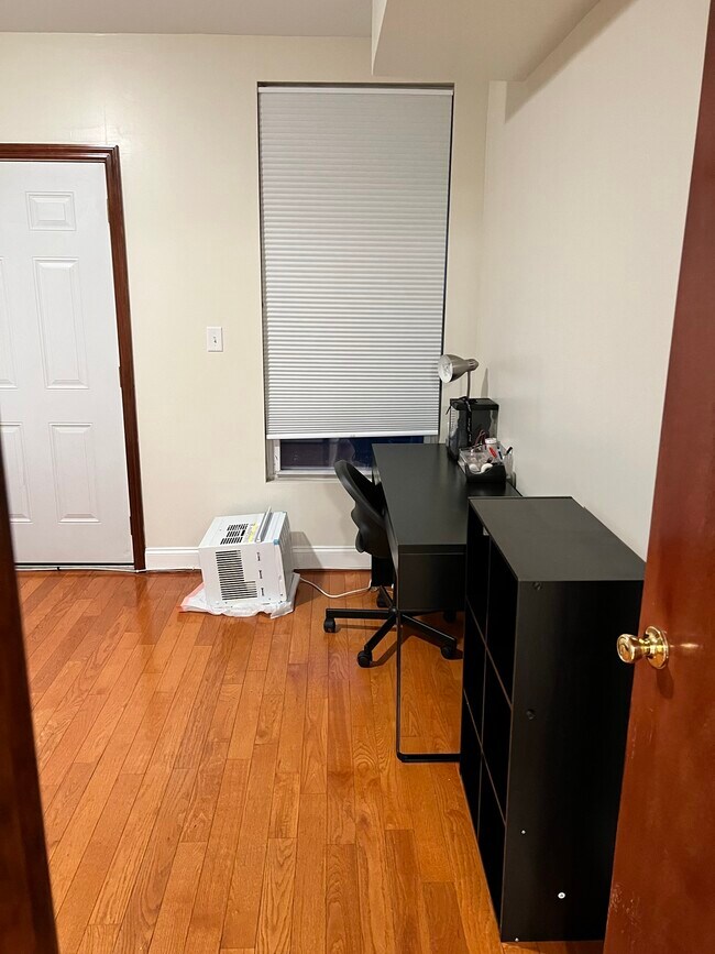 Bedroom #1 - 906 Arch St