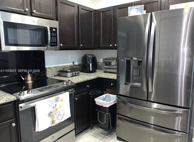 Foto del edificio - 3392 W 90th Terrace