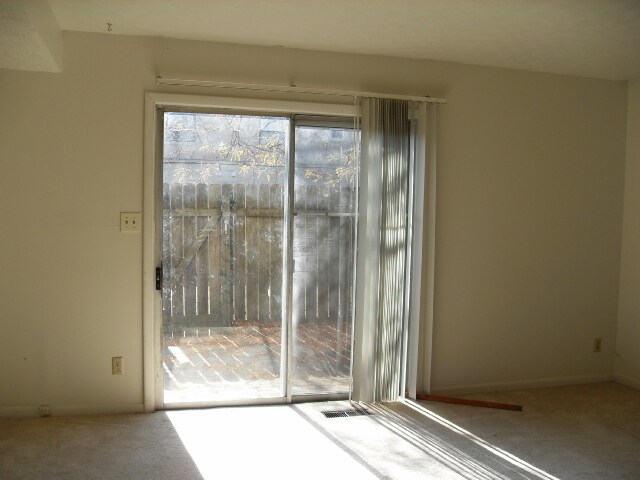 Foto del edificio - 5058 Hibbs Dr