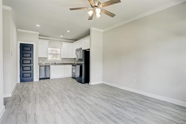 Building Photo - 8119 Autumn Ln