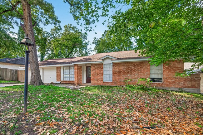 Building Photo - 3318 Kentwood Dr