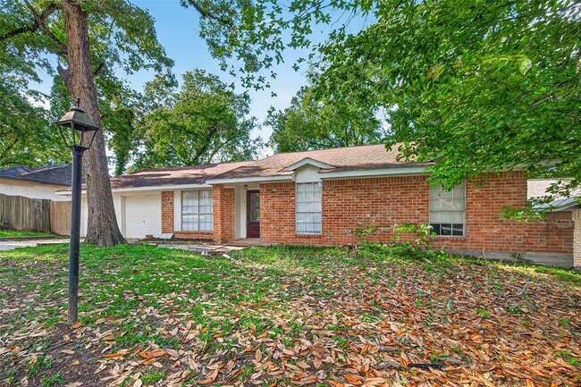 Foto del edificio - 3318 Kentwood Dr