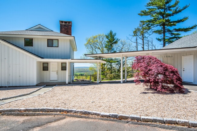 Building Photo - 43 Prattling Pond Rd