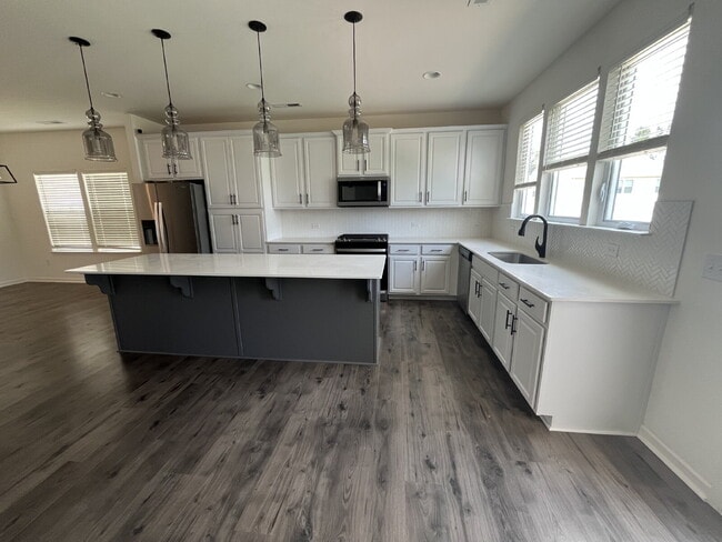 Building Photo - 4028 Centerpiece Ct