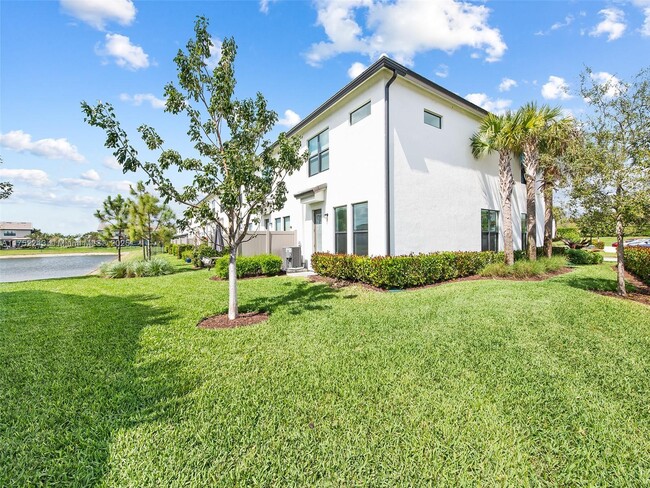 Building Photo - 2102 Appleton Cir N
