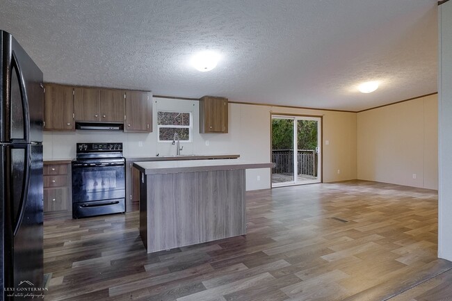 Building Photo - 160 Clays Ct