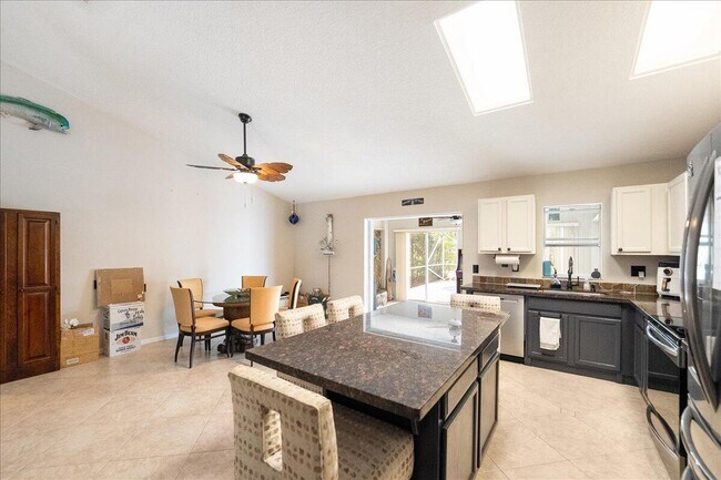 Foto del edificio - 279 SW Glenwood Dr