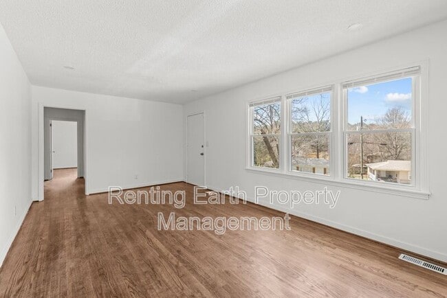 Building Photo - 1333 5th Pl NW