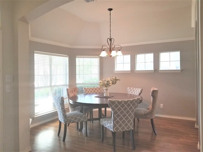 Building Photo - 4516 Kingsway Ln