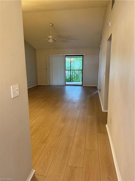 Foto del edificio - 17455 Blueberry Hill Dr