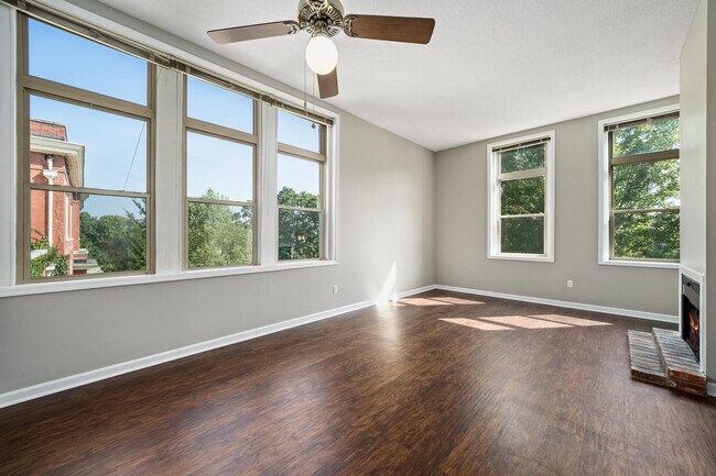 Foto del edificio - 300 Greenwood Ave