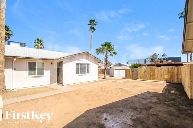 Building Photo - 5213 S 47th Pl