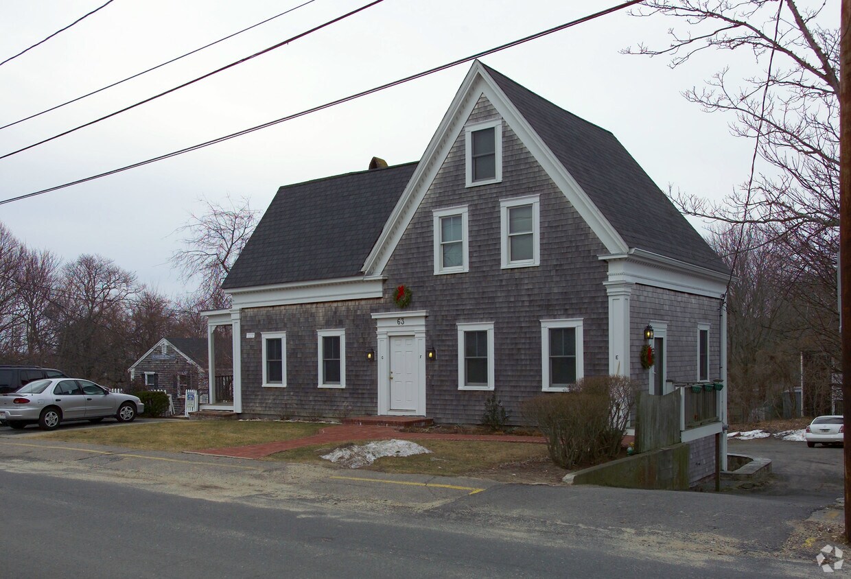 Building Photo - 63 Pleasant St