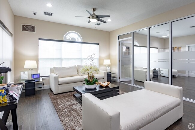 Foto del edificio - Legacy Lakeview