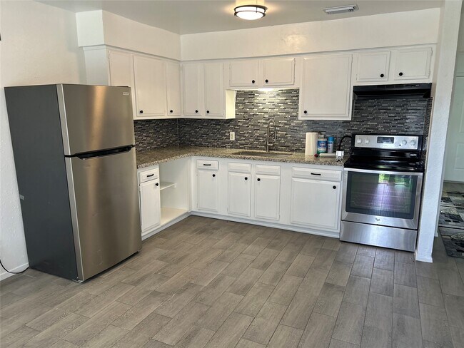 Building Photo - 6851 Chasewood Dr