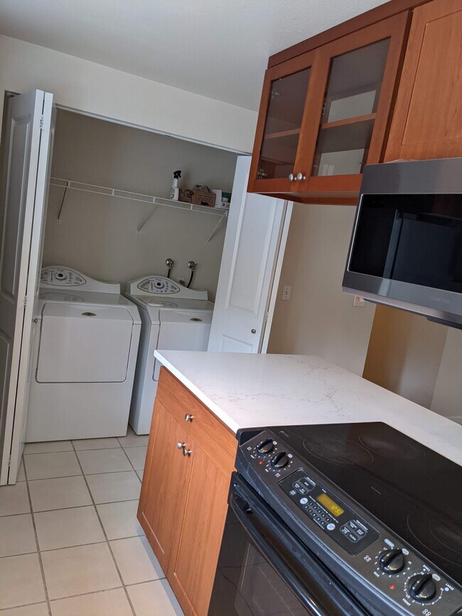 Lavadora-secadora en suite - 14124 NE 181st Pl