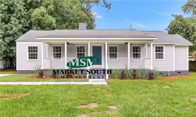 Building Photo - NEWLY RENOVATED BUNGALOW IN MIDTOWN!