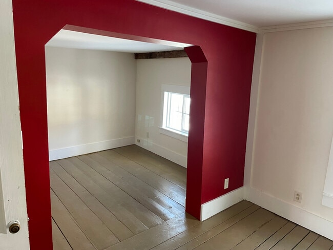 Building Photo - 300 NH-25