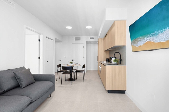 Building Photo - 501 NE 1st Ave