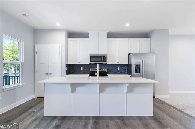 Building Photo - 3000 Zuma St