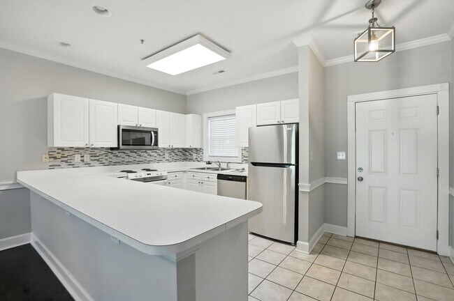 Foto del edificio - Move-in Ready: 2 Bedroom Condo!