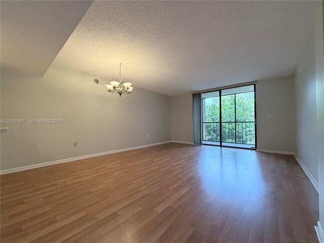 Foto del edificio - 8015 SW 107th Ave