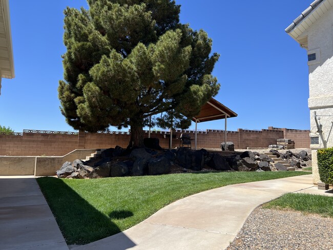 Building Photo - 126 S 850 W