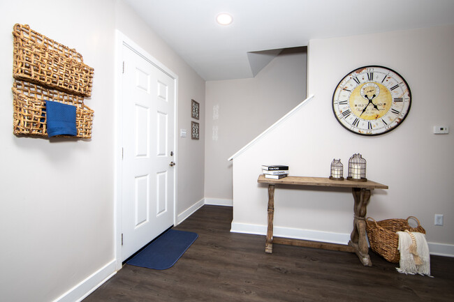 Foyer entrance - Crystal Lakes Apartments