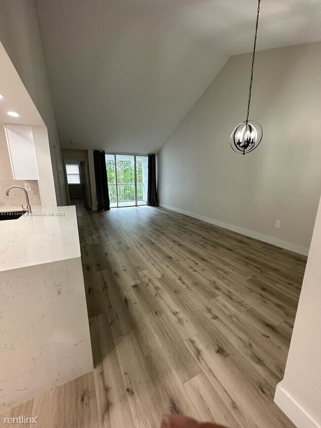 Foto del edificio - 2 br, 2 bath Condo - 4630 NW 97th Pl