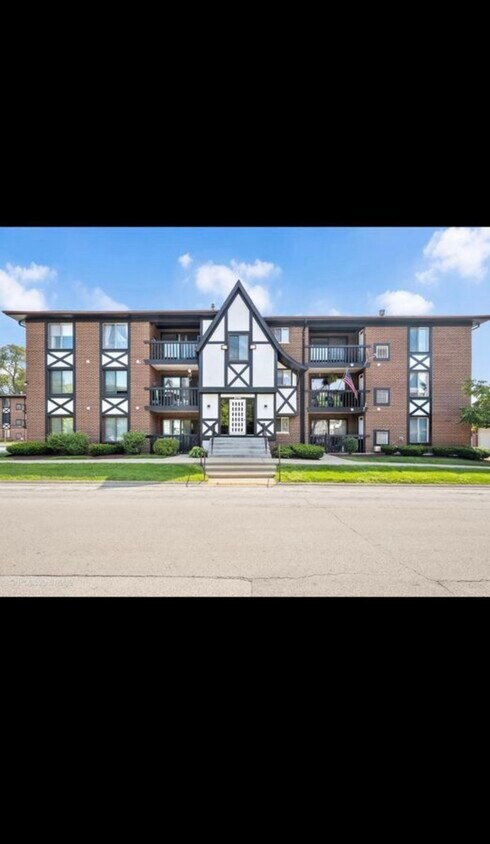 Primary Photo - 13615 Lamon Ave