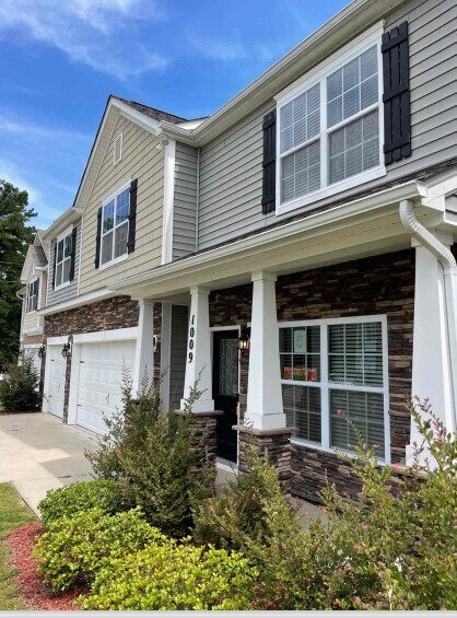 Primary Photo - Spacious 5BR, 4.5 Bath Home!