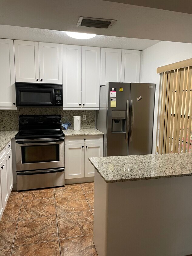 Kitchen - 11901 NW 11th St