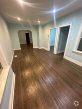 Building Photo - 913 W 86th St