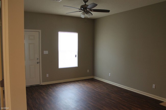 Building Photo - 2 br, 1 bath Duplex - 3201 Kirkman St Apt. A