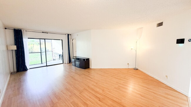 Foto del edificio - 6475 W Oakland Park Blvd