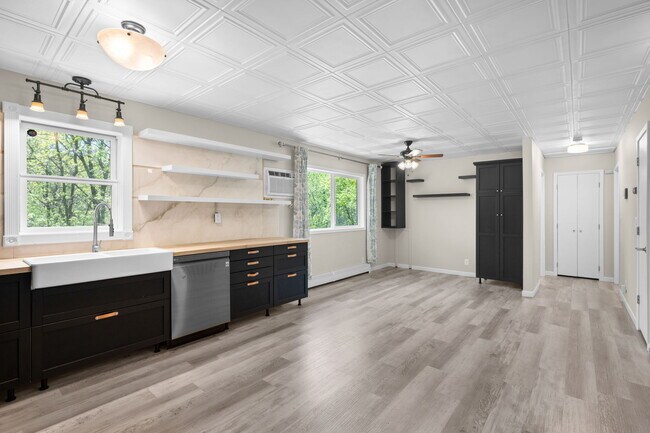 Foto del edificio - 32324 Evergreen St NW