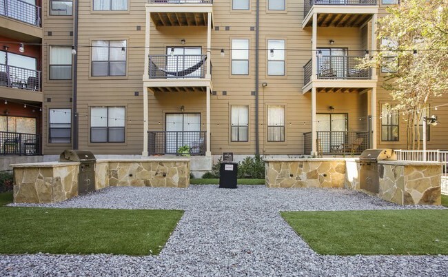 Building Photo - 1404 Vontress Dr