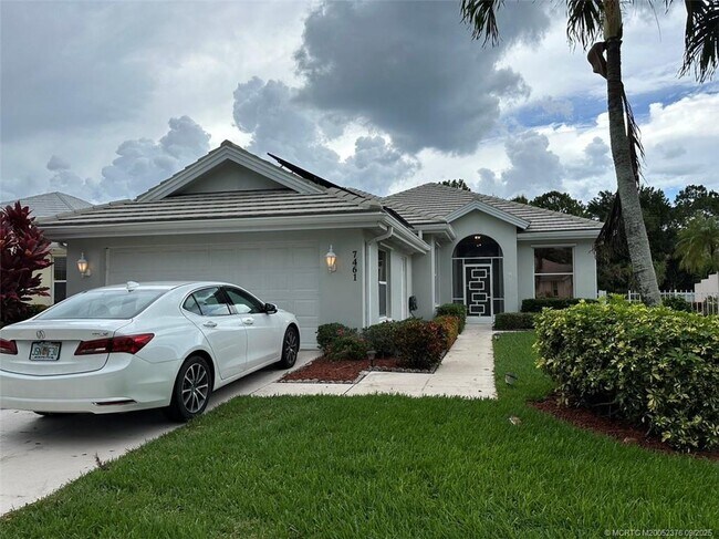 Building Photo - 7461 SE Autumn Ln