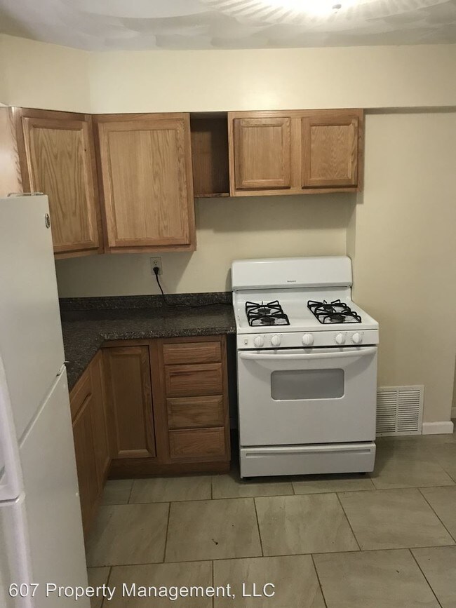 Building Photo - 4 Minden Ave