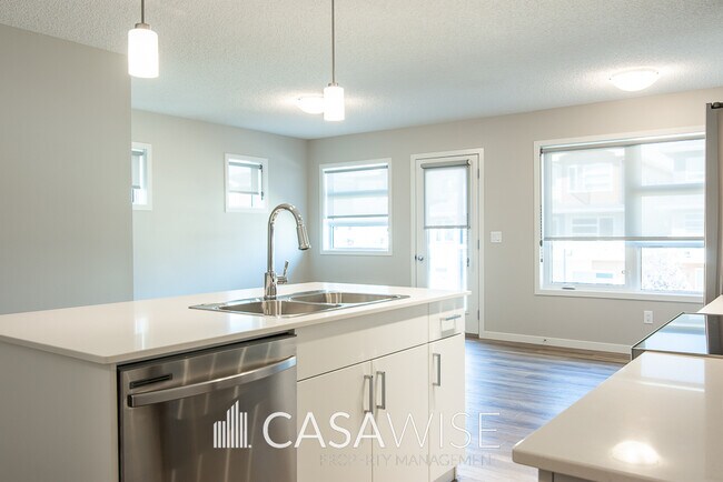 Photo du bâtiment - 17223-1729A 9A Ave SW