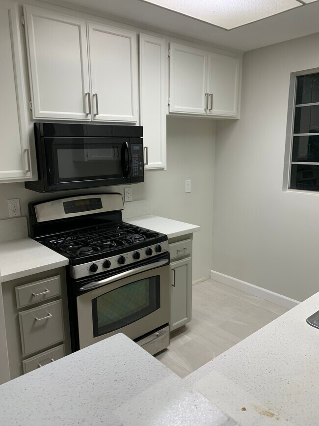 Building Photo - 4435 Coldwater Canyon Ave