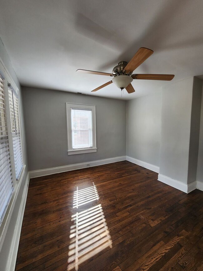 Building Photo - West Asheville Bungalow
