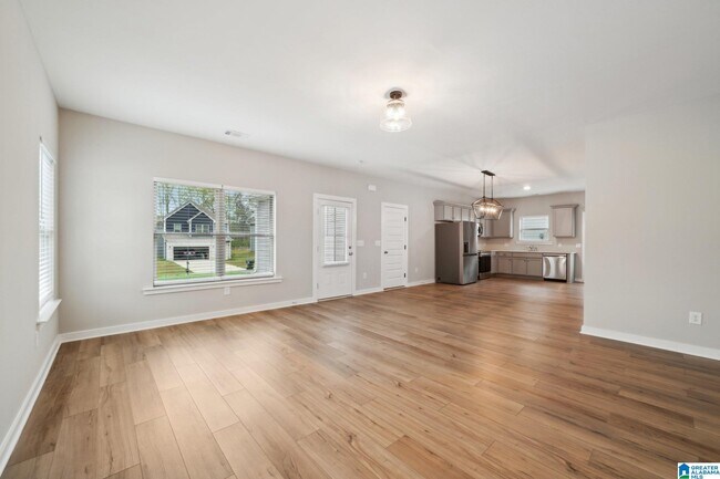 Foto del edificio - 615 Troubadour Ln
