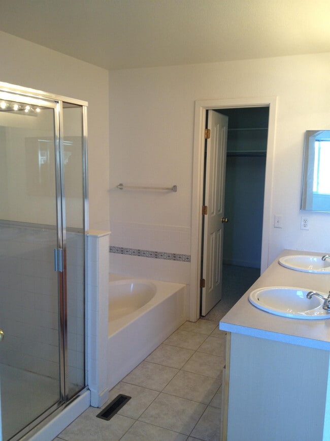 Photo - 3628 Oakwood Dr Townhome