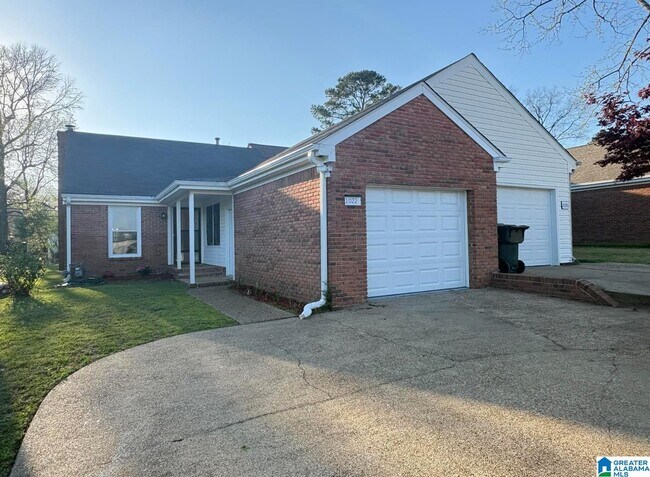 Foto del edificio - 1022 Vestavia Manor Dr